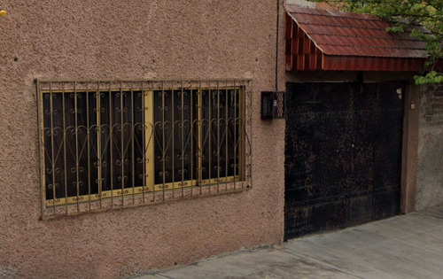 Casa En Venta En Juan Escutia, Iztapalapa En Calle De Gral. Juan Enriquez # 279. Cd*