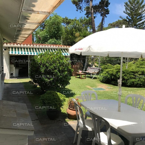 Casa En Cantegril Punta Del Este + Venta- Ref: 24792