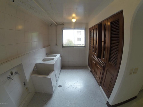Apartamento En Los Rosales(bogota) Rah Co: 21-744