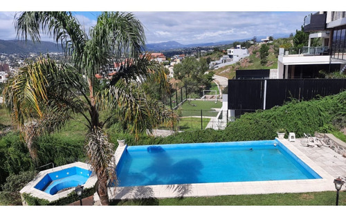 Imagen 7 de 30 de Chalet De Categoría Con Vistas Panorámicas - Viila Carlos Paz