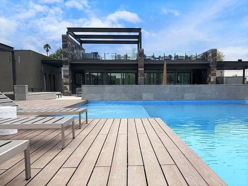 Casa Inteligente De 3 Niveles En Venta En Mítica Residencial, Con Área De Juegos Y Terraza En Roof Garden, Para Aprovechar Las Increíbles Vistas A Las Montañas!! Bar En 1er Nivel Con Salida Al Jardín