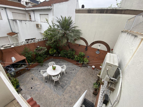 Venta Casa 5 Ambientes Con Patio Y Cochera Cubierta En Villa Del Parque