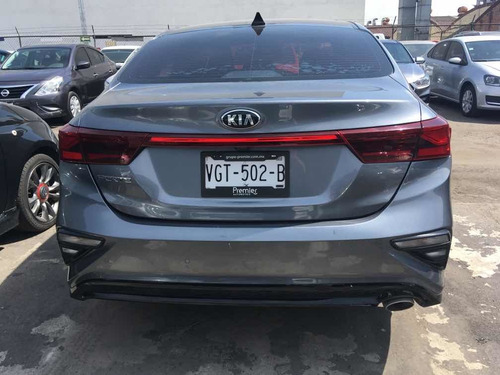 Imagen 6 de 11 de Kia Forte 2.0 Ex At 2019