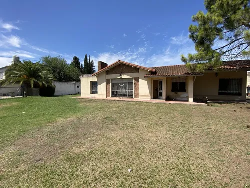Casa En Merlo Sur Mario Bravo 240