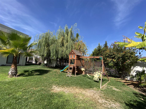 Casa En Venta De 4 Dorm. En Colina