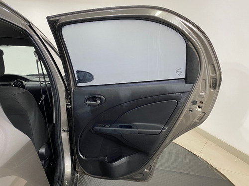 Imagem 15 de 20 de Toyota Etios 1.3 16v X 5p