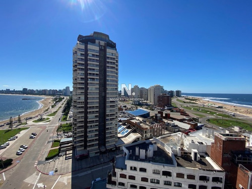 Apartamento En Playa Mansa A 1 Cuadra Del Mar Y A Dos De La Playa Brava-ref:556