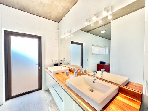 Gran Y Sólida Casa En Venta Con Privilegiada Vista, Zapallar