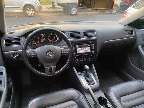 Imagen 10 de 14 de Volkswagen Vento 2.0 Sportline Tsi 200cv Bi-xenon Dsg 2014