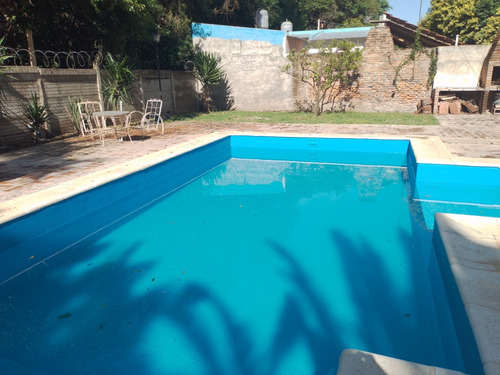 Vendo Casa : 2 Dormitorios ,baño , Living ,cocina Comedor .