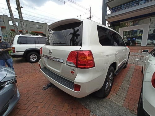 Toyota Land Cruiser 200 2013 4.5 Imperial
