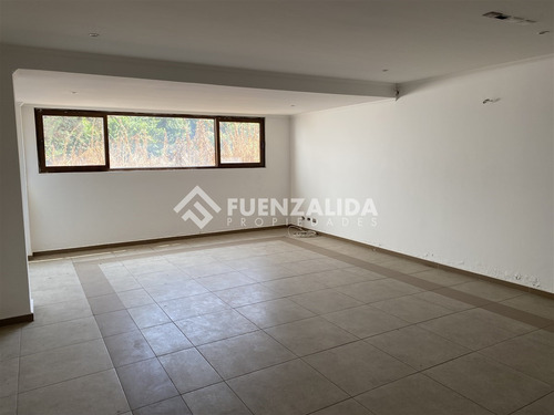 Casa En Venta De 5 Dorm. En La Reina