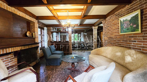 Casa En Venta En Carilo