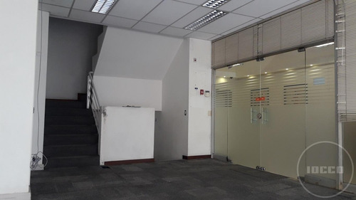 Local Y Oficinas Con Mejoras - En Ciudad Vieja Desarrollado En 3 Plantas