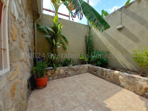 Hermoso Townhouse En Venta Ubicado En La Morita I Db 22-27402