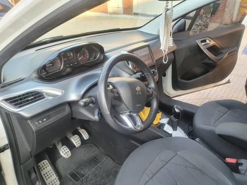 Peugeot 208 1.6 Feline 2014