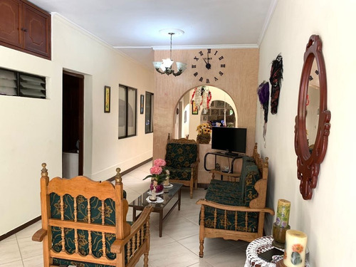 Vendo Casa Bifamiliar Villa Hermorsa, 137 Mts, 3 Patios