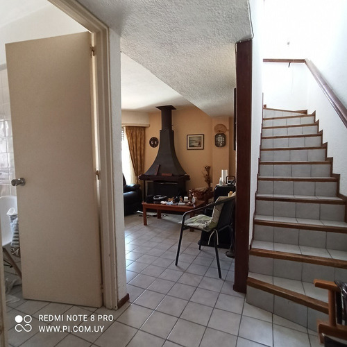 Venta Duplex Buceo 2 Dormitorios Y Garaje.