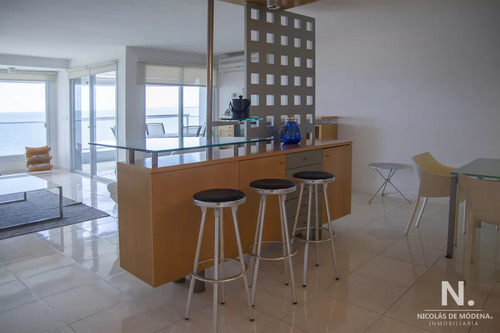 Beverly Tower Punta Del Este, Maldonado Uruguay, Apartamento De 3 Dormitorios En Venta En Torre De Jerarquia.