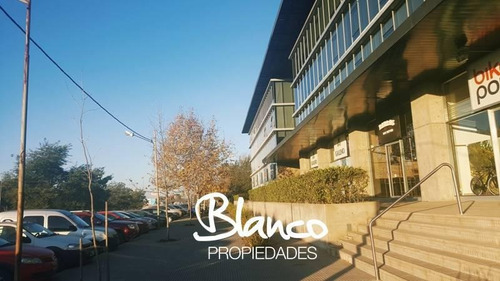 Oficina En Edificio De Categoría En Pilar - Paralelo 50
