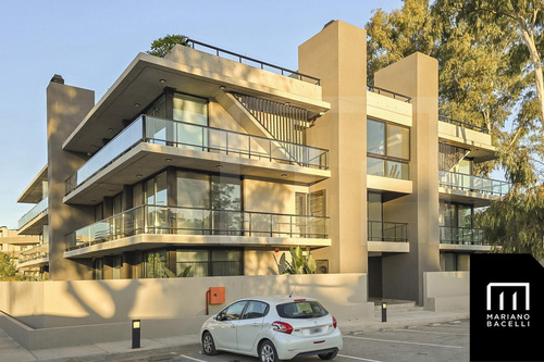 Departamento En Venta En Complejo 3300 Cabral Canning