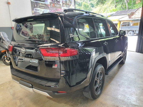 Imagen 3 de 15 de Toyota Land Cruiser Gr Sport Twin Turbo 70th Anniversary