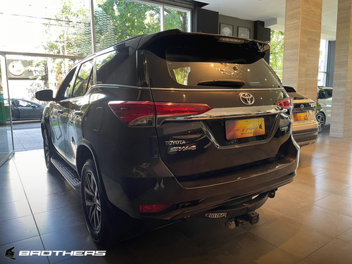 Toyota Hilux Sw4 2.8 Srx 177cv 4x4 7as At