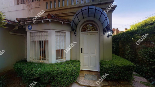 Imagen 2 de 30 de Excelente Chalet, Con Gran Jardin, Y Pileta, De Libertador Al Rio.