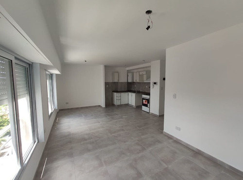 Imagen 2 de 9 de Departamento En Venta En Moron Centro