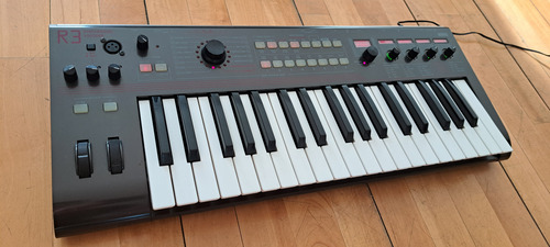 Sintetizador Analógico Korg R3 - 37 Teclas Con Vocoder (Usado)