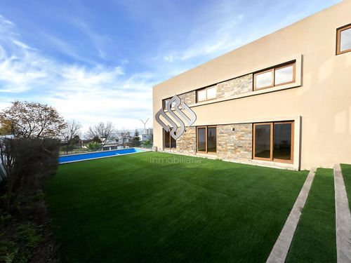 Venta Casa Blanca Estela 760 M2 7 Habitaciones Bosques