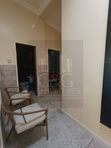 Se Vende Bella Casa De Esquina Urb El Piñal El Limon