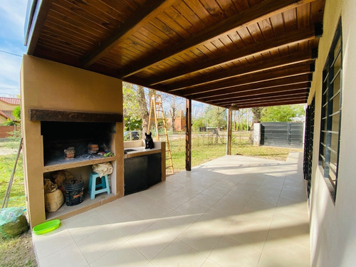Imagen 16 de 29 de Casa Con Pileta En Roldan - Barrio Tranquilo