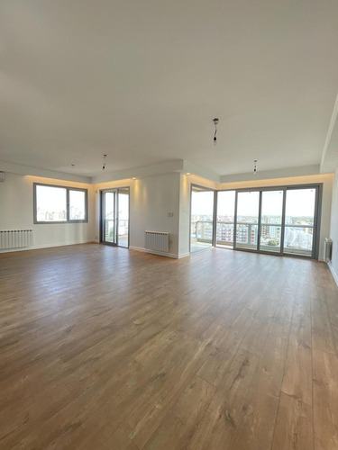 Imagen 2 de 27 de Piso - A Mts De Av. Alem - 180 Mts - Piso 14