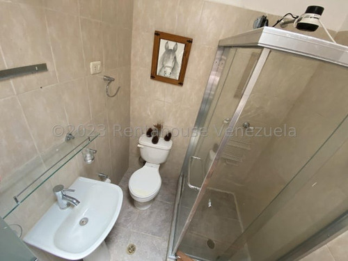 Amplia Y Luminosa Casa En Venta En Bosques De La Lagunita