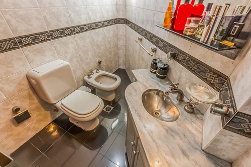 En Venta. Liniers. Departamento. 4 Amb + Balcón Terraza + Altillo. Pilar 1076 Tercer Piso