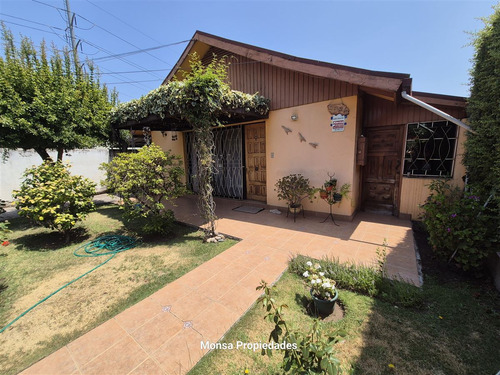 Casa En Venta De 3 Dorm. 1 Baño Con Amplio Patio En Macul