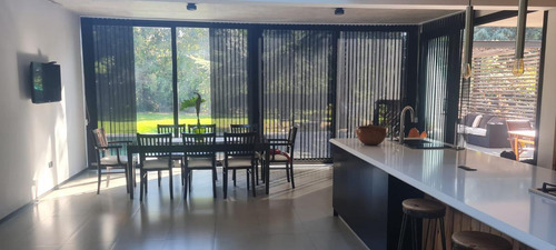 Casa En Venta - 3 Dormitorios 4 Baños - Cochera - 900mts2 - Ituzaingó