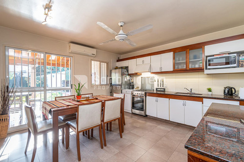 Venta Casa 4 Ambientes Con Jardín Y Piscina En Haedo Sur