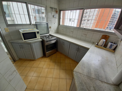 Imagen 13 de 14 de Excelente Apto. En Punta Carretas, 3 Dormitorios Más Servicio Completo. 2 Baños 1 En Suite Y Garaje. Estupenda Ubicación A Pasos De La Rambla, El Golf Y Punta Carretas Shopping.