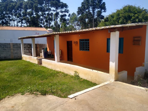 Imagem 3 de 14 de Mini Chácara Bem Localizada / 3 Dorms / Quintal E Garagem .