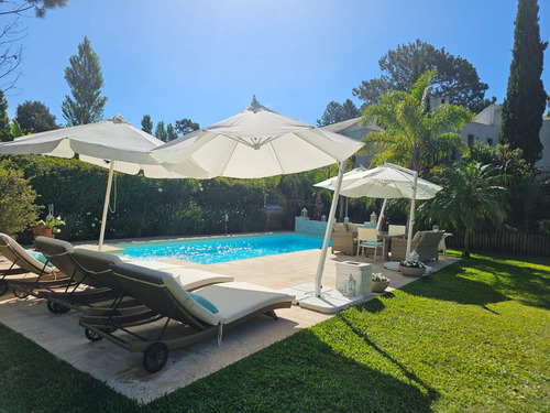 Venta Casa 500 M2, 5 Dormitorios, Piscina, Lavadero, Barrio Cerrado, San Rafael