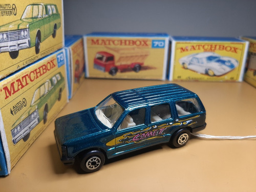 Miniatura Ford Explorer Carrinho 1/64    -  #24