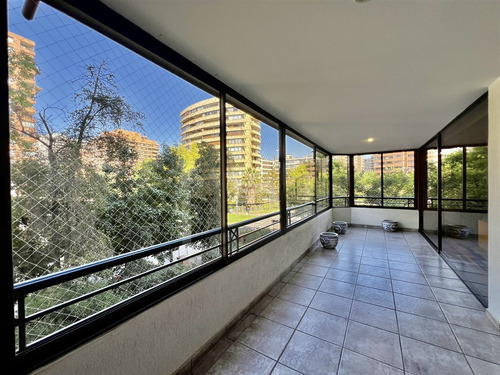 Departamento En Venta De 4 Dorm. En Las Condes .metro.