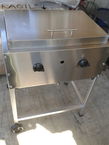 Asador De Gas Con Piedra Volcánica Con Tapa Y Llantas.