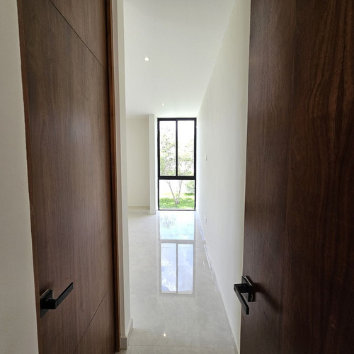 Casa En Venta En Privada Residencial Alura, Cholul.