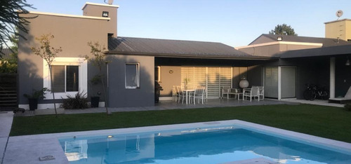 Venta Monte Grande Barrio Mirasoles Casa 3 Dorm Y Piscina!