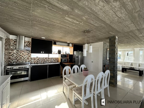 Alquiler De Casa De 3 Dormitorios En Balneario Buenos Aires Anual Cochera Para 4 Autos, Parrillero Techado, Jardín.