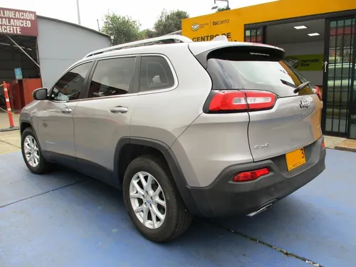 Jeep Cherokee LONGITUDE PLUS 4X4 3200CC AT AA