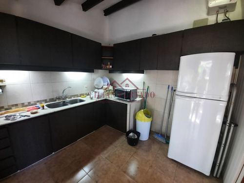 Hermosa Casa Ubicada Estratégicamente En El Barrio De San Rafael- Ref: 1330